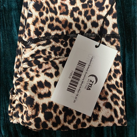 ZYIA Other - Zyia Leopard Leggings